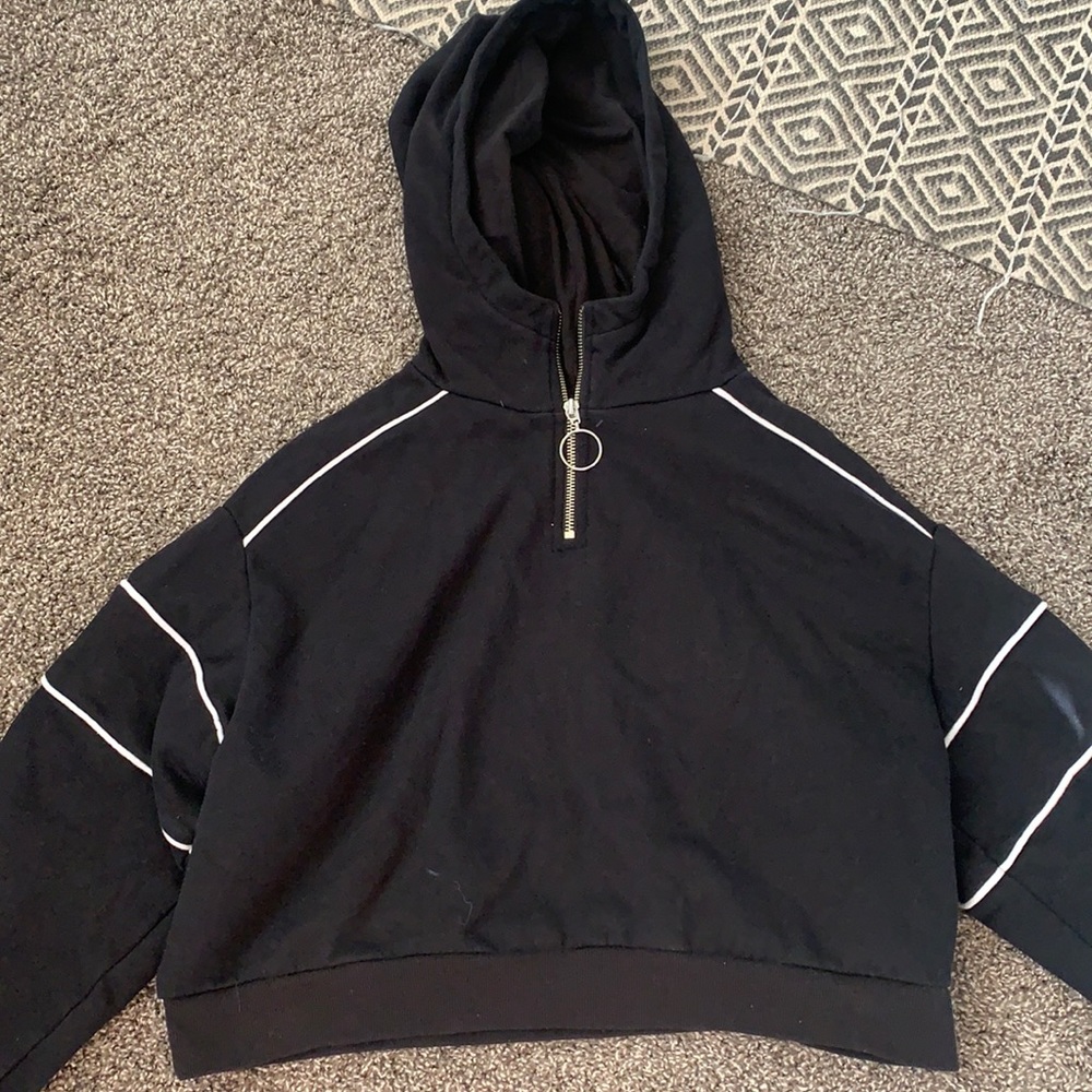 Cute black cropped hoodie
